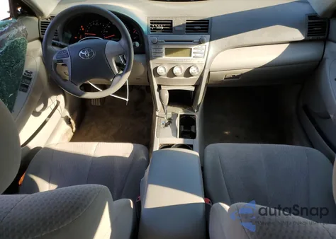 2011 Toyota Camry Base z USA, uszkodzony, nr VIN 4T1BF3EK4BU172199